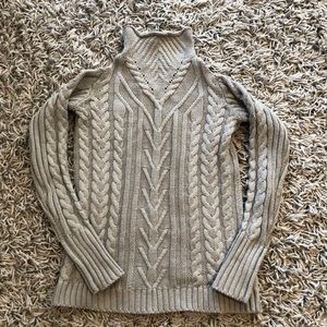 3 for 20$! Grey cold shoulder sweater